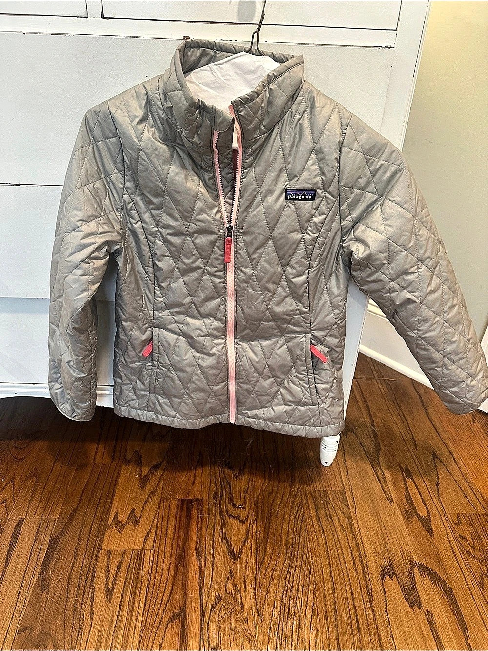 Patagonia Kids' Diamond Quilted Hoody Girls XL Quilted Puffer Jacket Gray & Pink